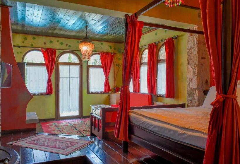 چشم‌اندازهای پهناور سوئیت جونیور, Monastiri Guesthouse
