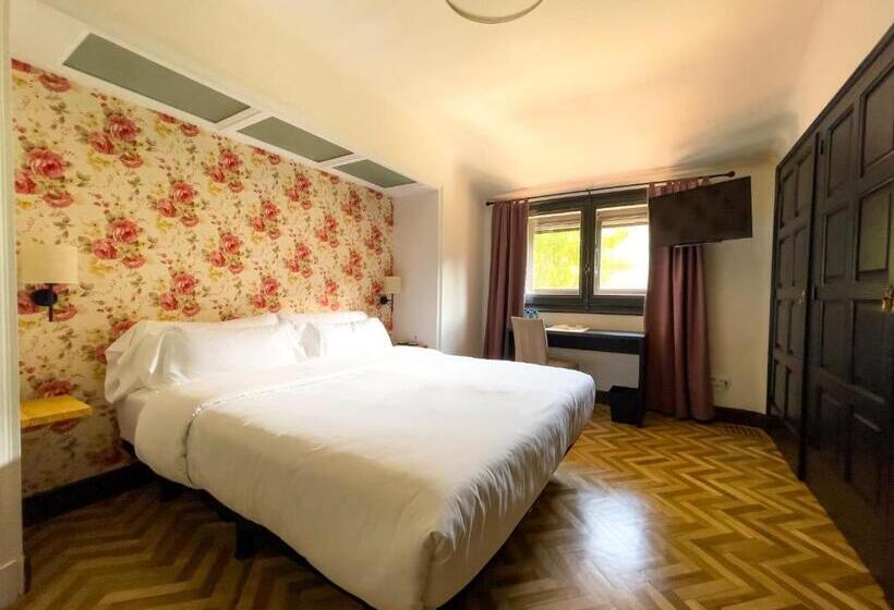 اتاق خانوادگی, Angelats Hotel   A Signature Boutique