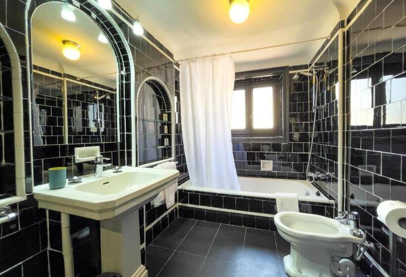 اتاق استاندارد با تخت بزرگ, Angelats Hotel   A Signature Boutique