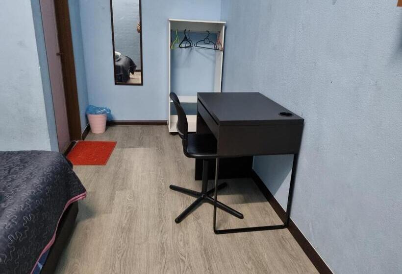 اتاق اکونومی یک تخته, E.r. Budget Inn