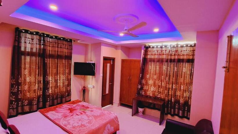 اتاق لوکس با بالکن, Shillong Guest House