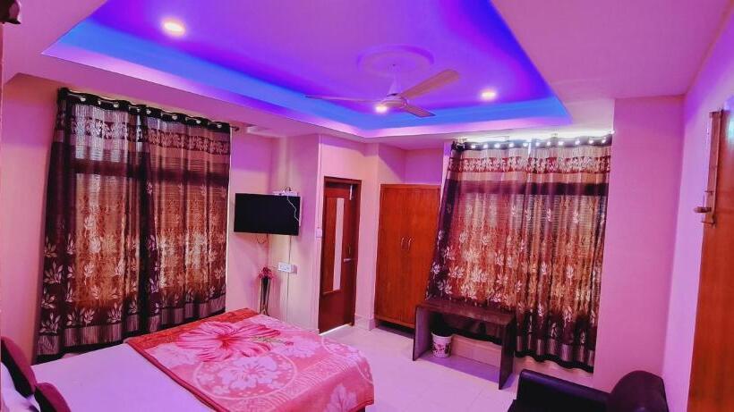 اتاق لوکس با بالکن, Shillong Guest House
