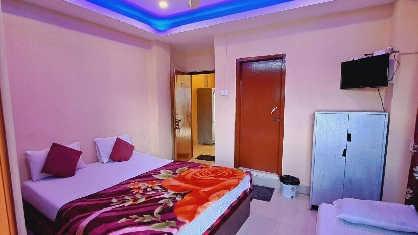 اتاق لوکس سه تخته, Shillong Guest House