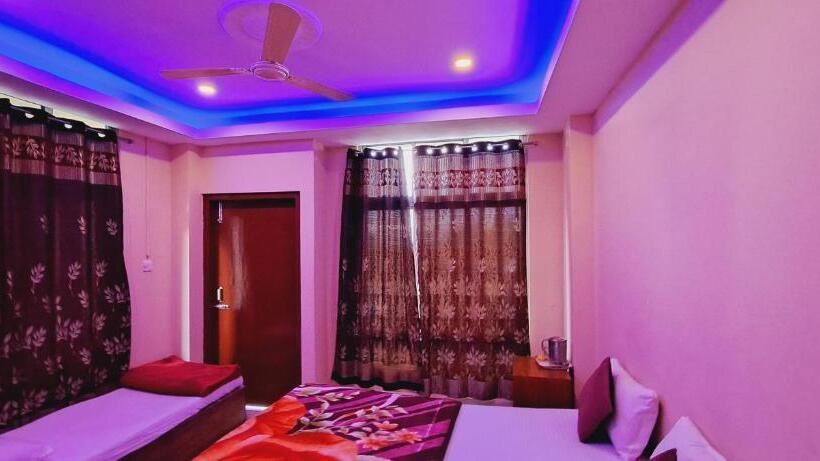 اتاق لوکس سه تخته, Shillong Guest House