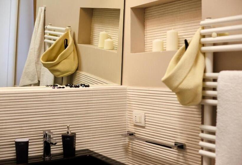 اتاق لوکس با تخت بزرگ, Villa Dapper