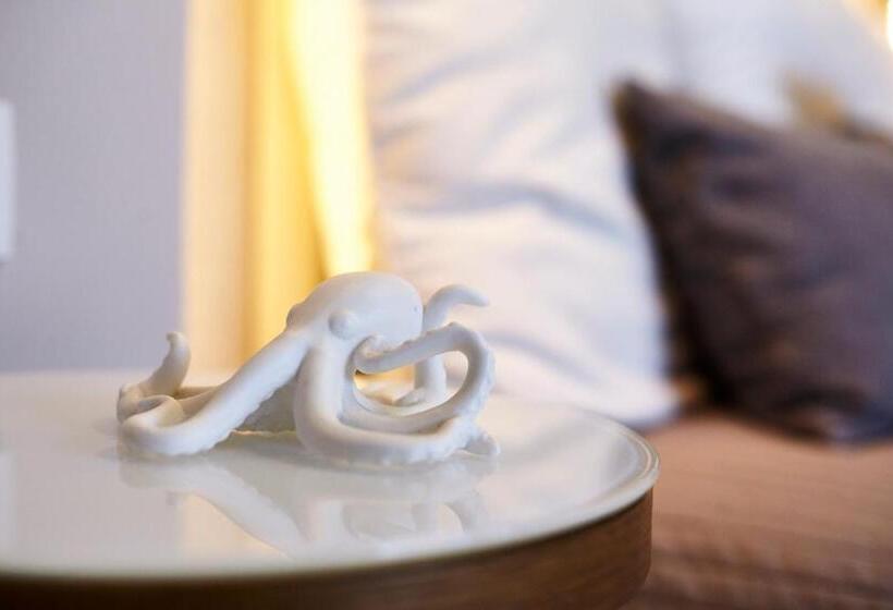 اتاق لوکس با تخت بزرگ, Villa Dapper