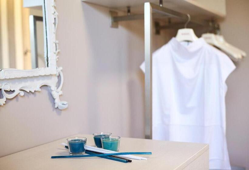 اتاق لوکس با تخت بزرگ, Villa Dapper