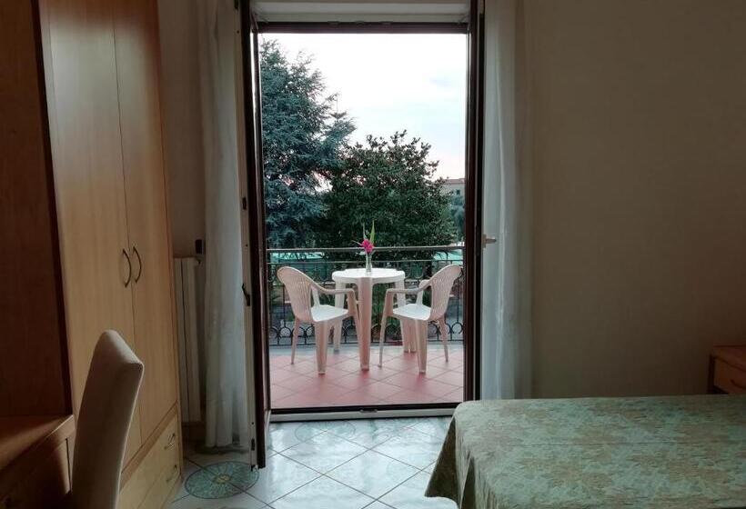 اتاق استاندارد با بالکن و چشم‌انداز دریا, Villa Giannina
