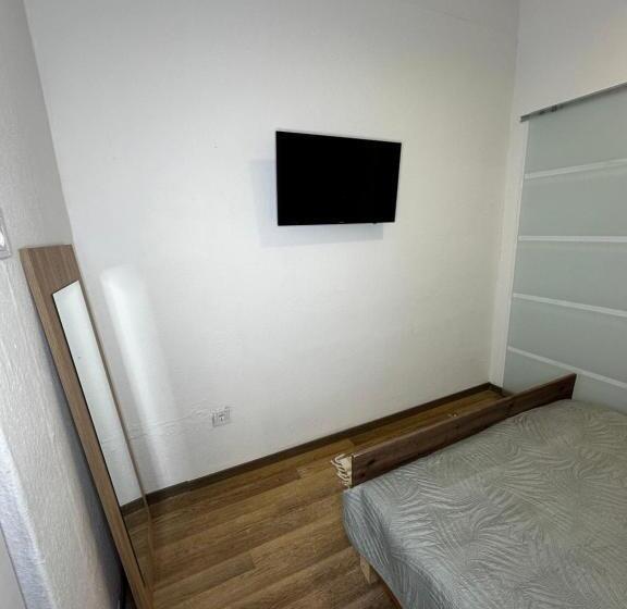 اتاق استاندارد, Airport17 B&b