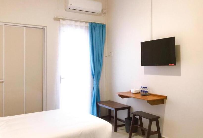 اتاق استاندارد سه تخته با بالکن, Alexis Kt Roomstay