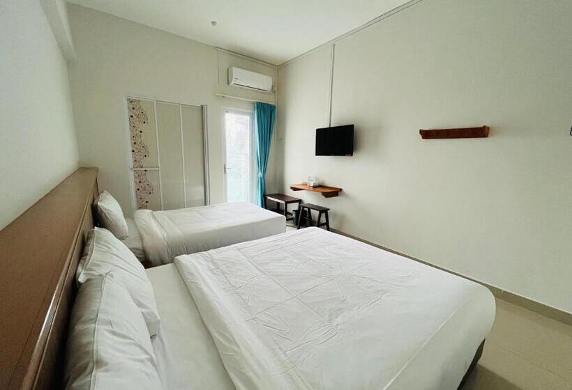 اتاق استاندارد سه تخته با بالکن, Alexis Kt Roomstay