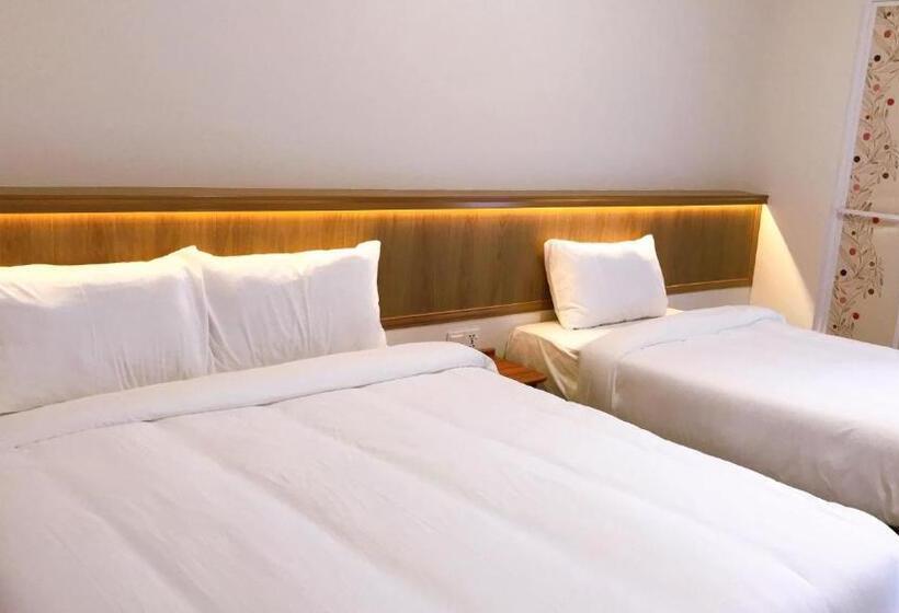 اتاق استاندارد سه تخته با بالکن, Alexis Kt Roomstay
