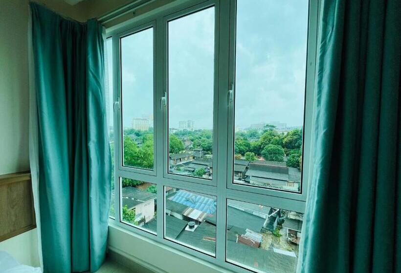 اتاق استاندارد سه تخته با چشم‌انداز, Alexis Kt Roomstay