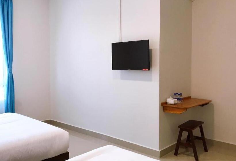 اتاق خانوادگی, Alexis Kt Roomstay