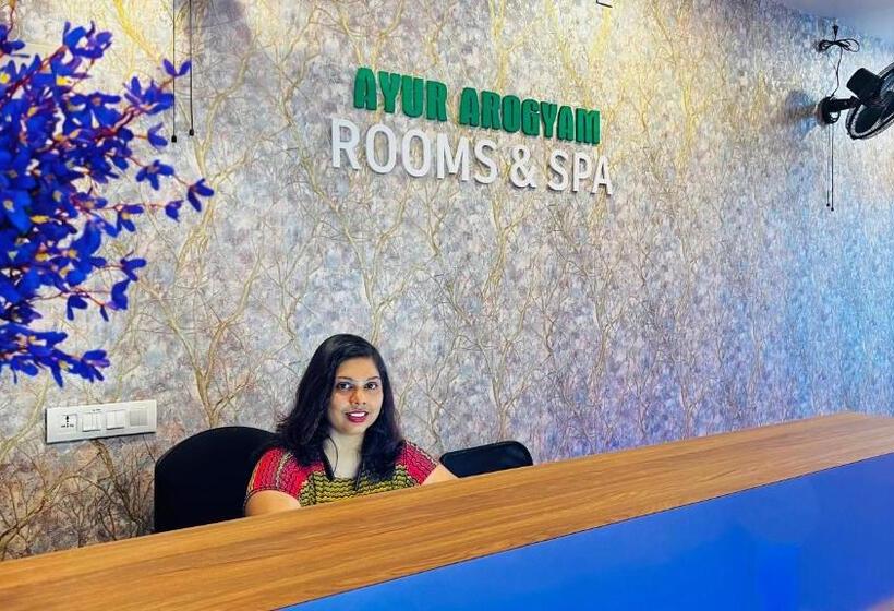 اتاق لوکس با بالکن, Ayur Arogyam Rooms And Spa