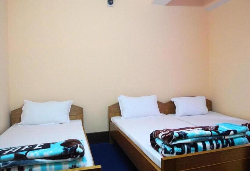 اتاق استاندارد سه نفره, Reesum Resort &