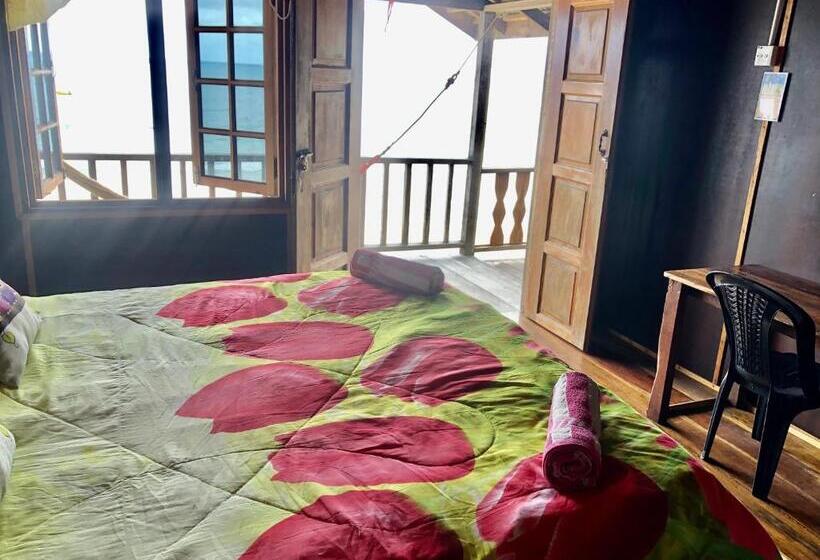 اتاق استاندارد با چشم‌انداز دریا, Beachfront Hut Upstairs Astra   Beach Shack Chalet