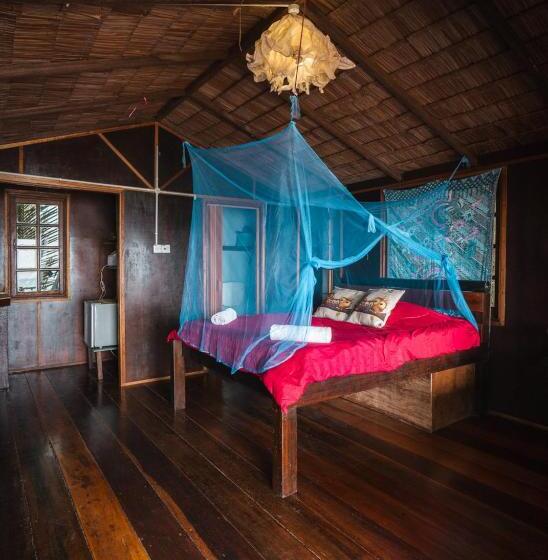 اتاق استاندارد با چشم‌انداز دریا, Beachfront Hut Upstairs Astra   Beach Shack Chalet