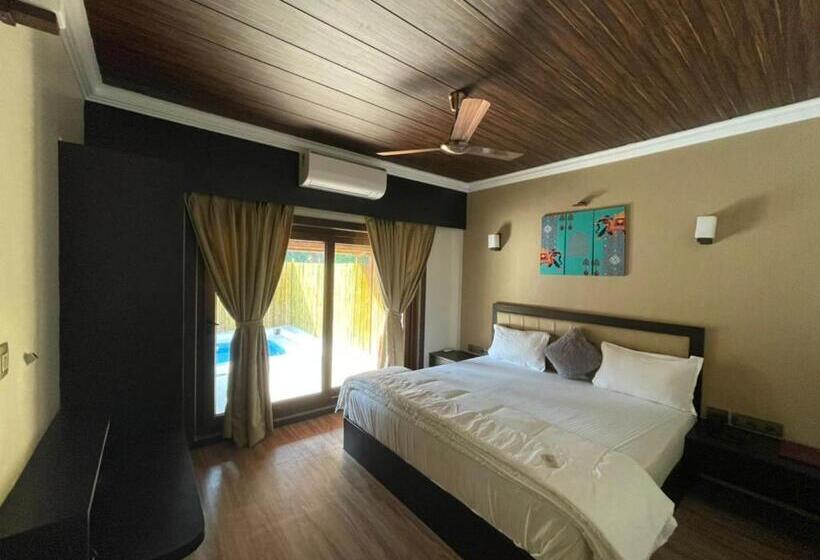 اتاق لوکس, Sadanand Farmstay Resort