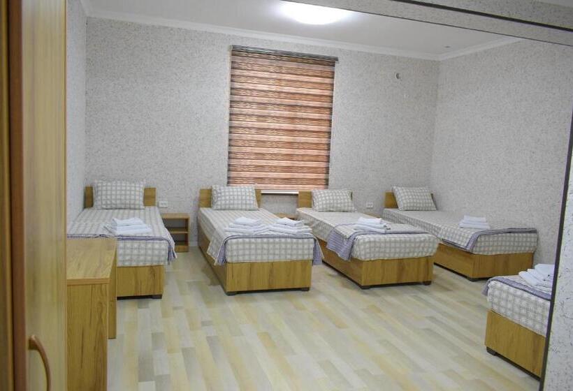 تختخواب در اتاق مشترک, Ozoda