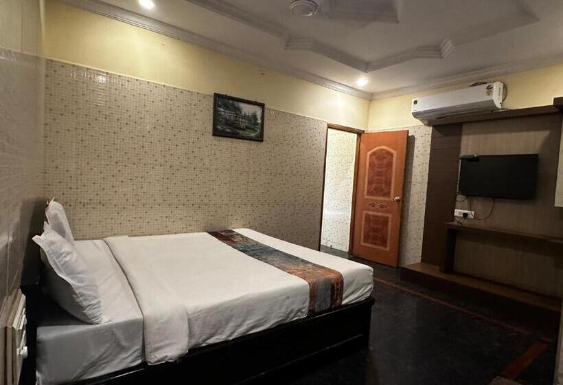 اتاق لوکس, Tejasri Residency