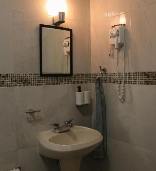 اتاق استاندارد با سرویس بهداشتی مشترک, Anda Nomad Hostel Oaxaca