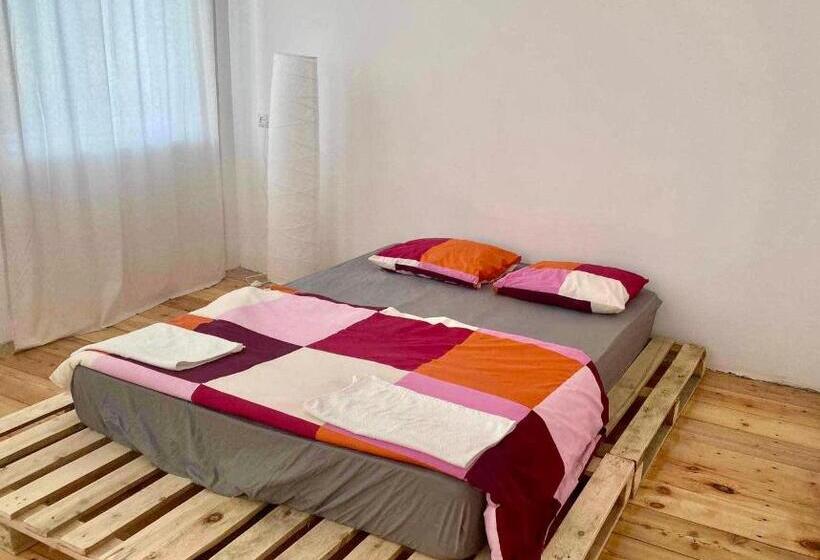 اتاق استاندارد, House & Wine