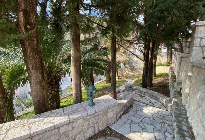 Economy Triple Room, Stone Villa