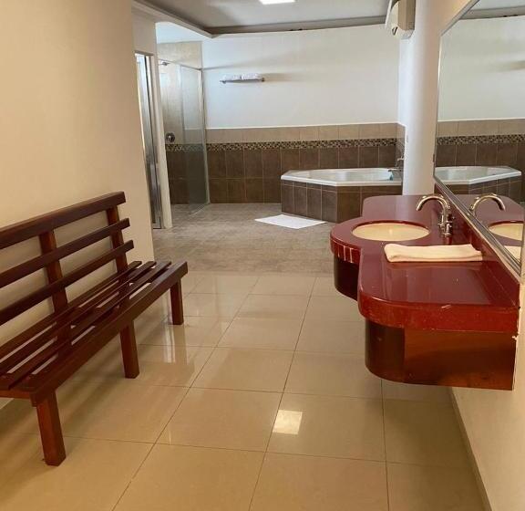 سوییت, Autohotel Frances