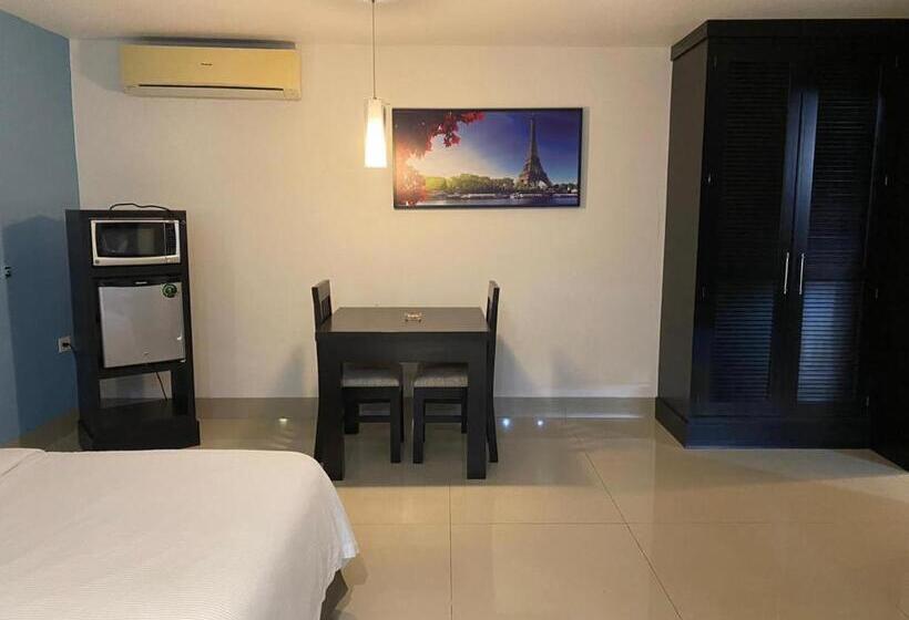 اتاق لوکس, Autohotel Frances
