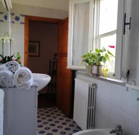 سوئیت با بالکن, Bb Villa Bolgheri Mare