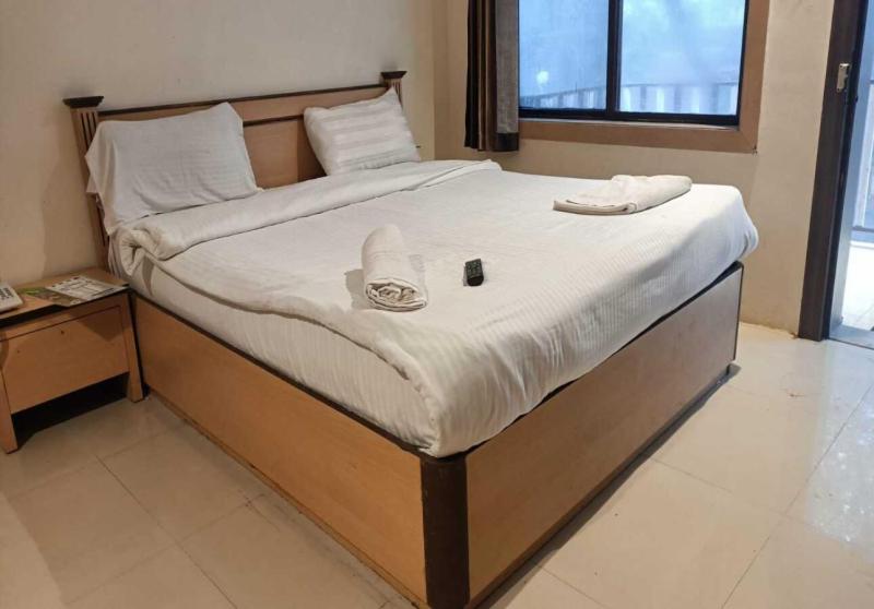 اتاق لوکس با بالکن, Ishwar Inn By Joy Suites