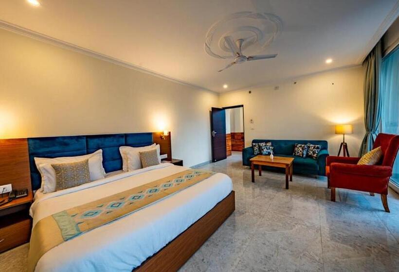 اتاق سوپریور با تخت بزرگ, The Himalayan Stays Nainital