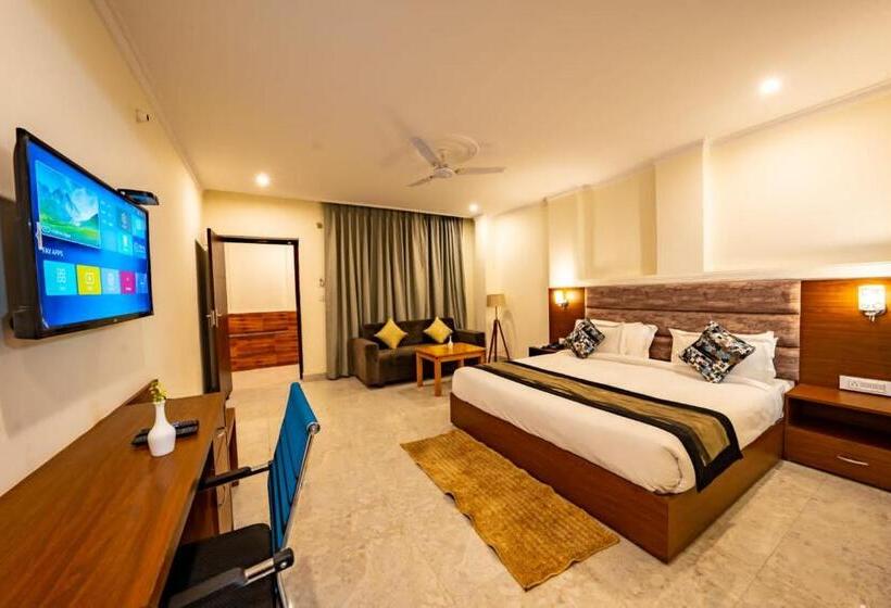 اتاق سوپریور با تخت بزرگ, The Himalayan Stays Nainital