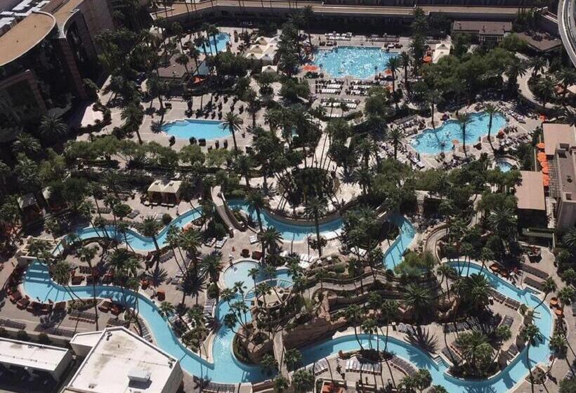 1 Bedroom Penthouse Apartment, 30th Ph Mgm Suite With Breathtaking Views Of The Strip
