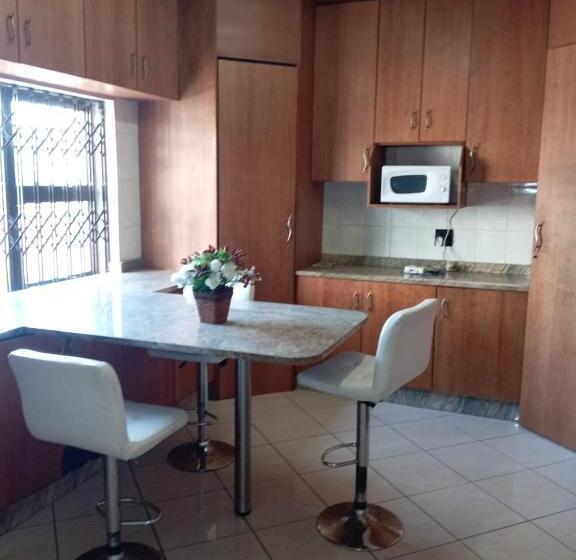 Четырехместный Номер Стандарт, Pearl Guest House Kempton Park