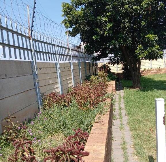 Четырехместный Номер Стандарт, Pearl Guest House Kempton Park