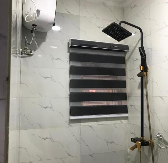 اتاق لوکس, Connery Homes
