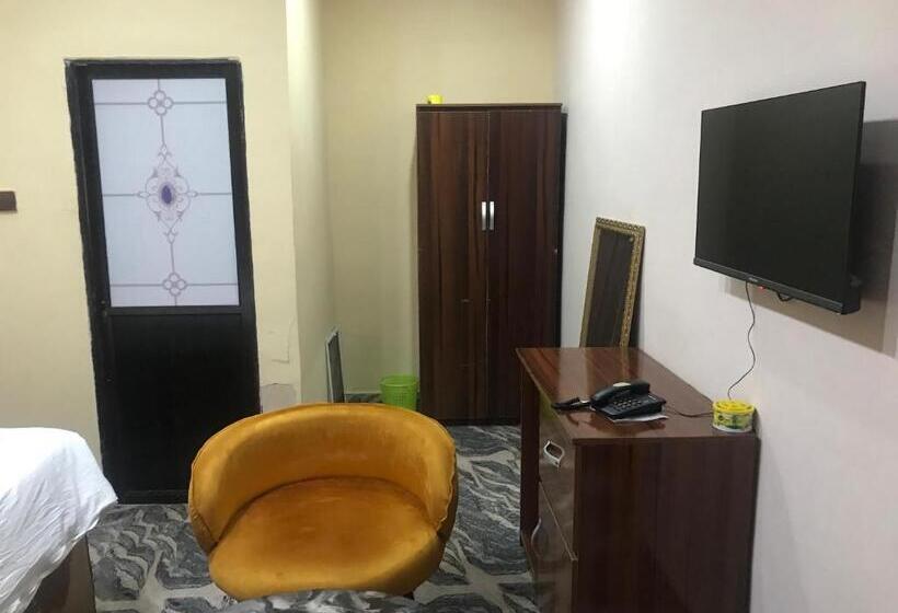 اتاق لوکس, Connery Homes