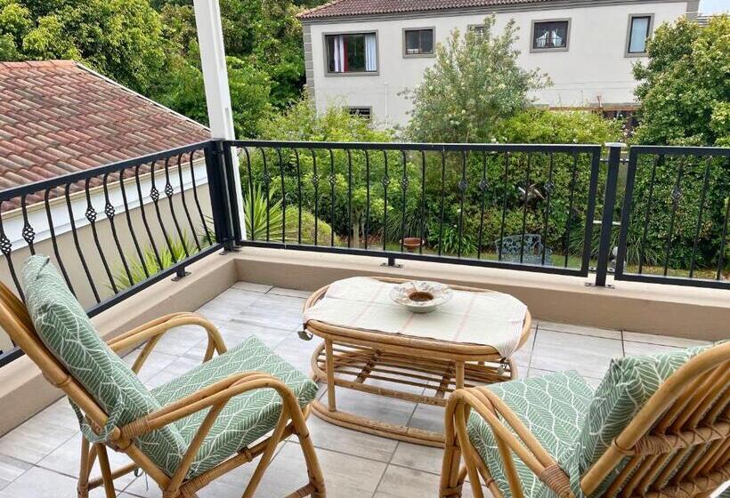 اتاق استاندارد با بالکن, Calm Waters Guesthouse