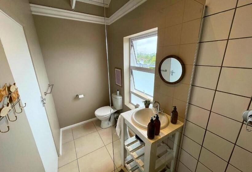 اتاق استاندارد با بالکن, Calm Waters Guesthouse