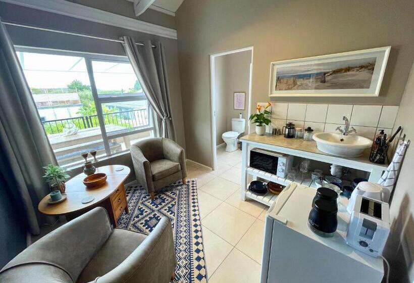 اتاق استاندارد با بالکن, Calm Waters Guesthouse