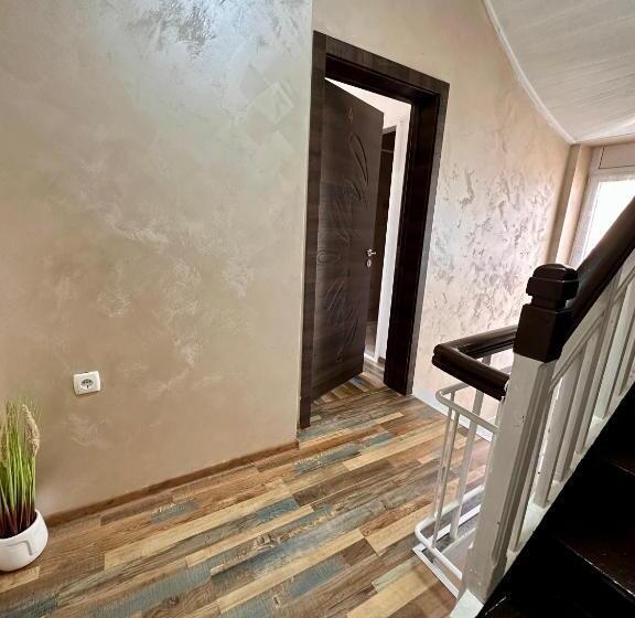 اتاق استاندارد سه نفره, Navial 1