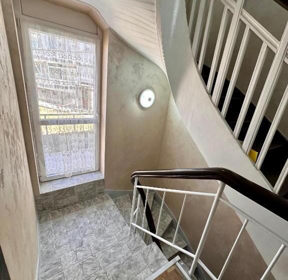 اتاق استاندارد سه نفره, Navial 1
