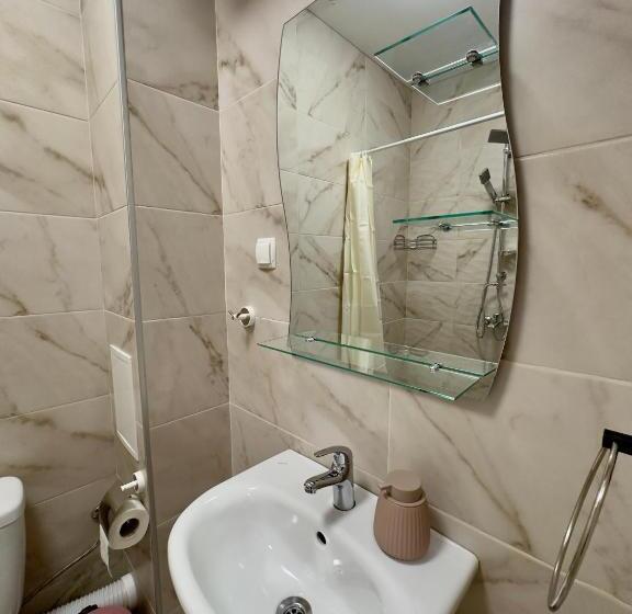 اتاق استاندارد سه نفره, Navial 1