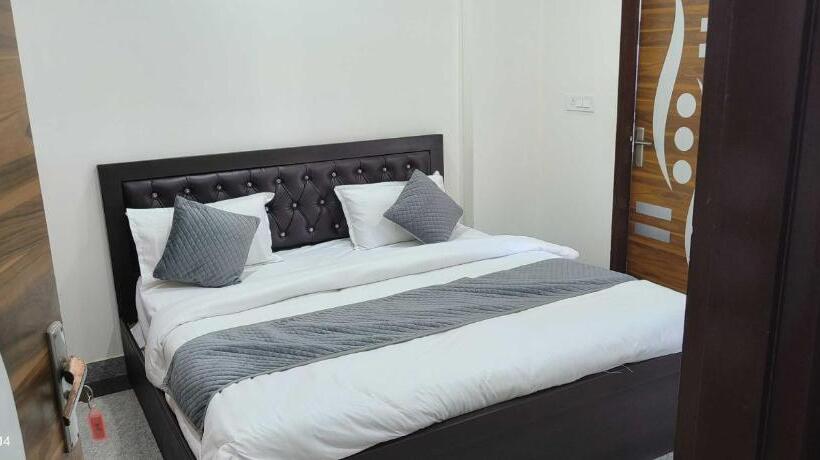 اتاق کلاسیک سه تخته, Collection O Hotel Ace Inn