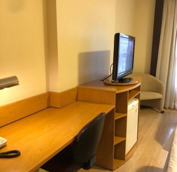 اتاق استاندارد با تخت بزرگ, Flat 315   Comfort Hotel Taguatinga