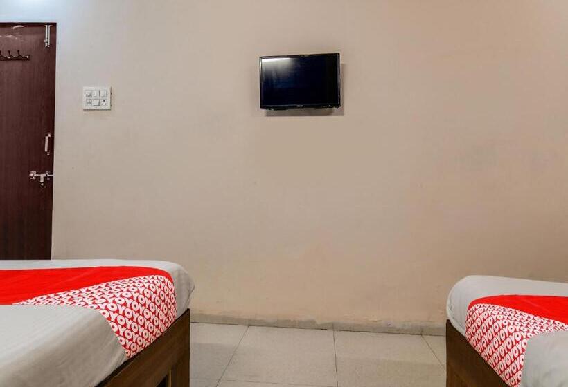 اتاق کلاسیک سه تخته, Oyo Hotel Airport View
