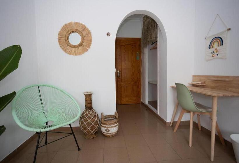חדר סטנדרט עם מרפסת, Naim Guest House Nerja