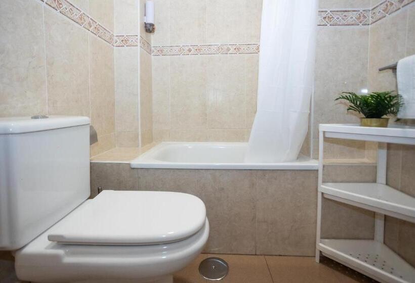 סטודיו סופריור, Naim Guest House Nerja
